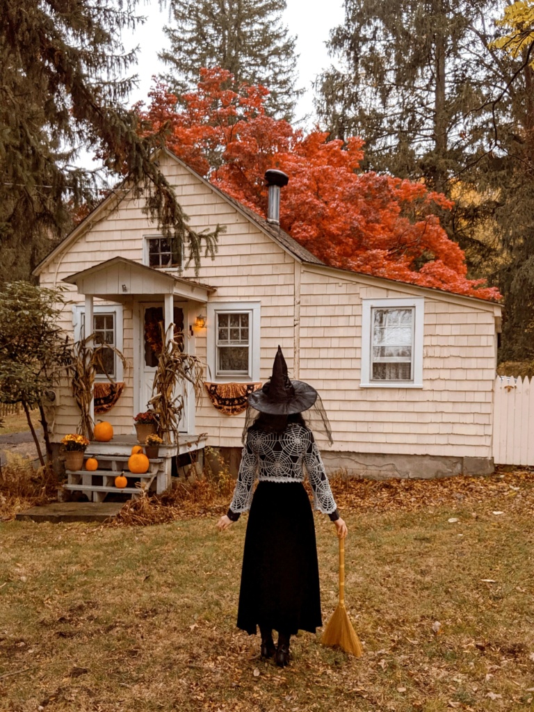 Cozy Halloween cottage in Sleepy Hollow, NY