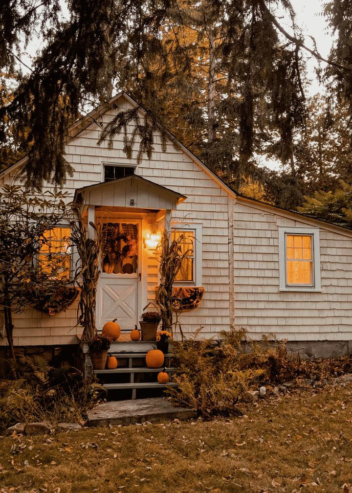 Cozy Halloween cottage in Sleepy Hollow, New York