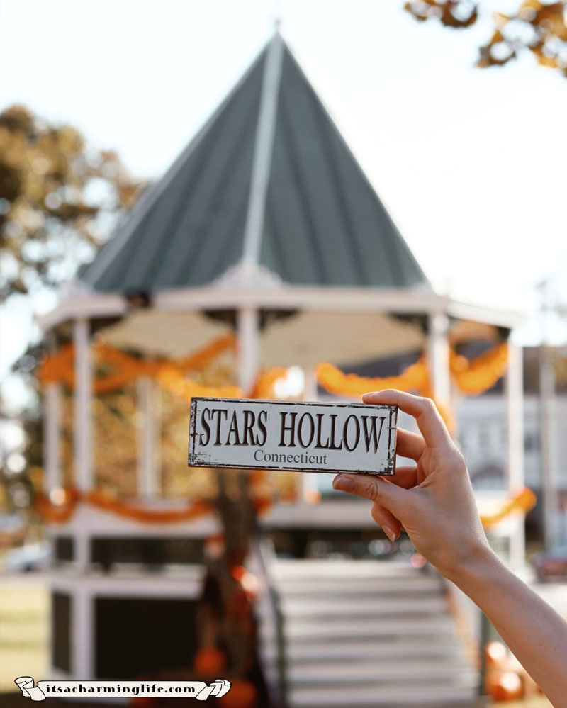 Visit New Milford, CT - Visit the real Stars Hollow - Gilmore Girls destination - It's a Charming Life
